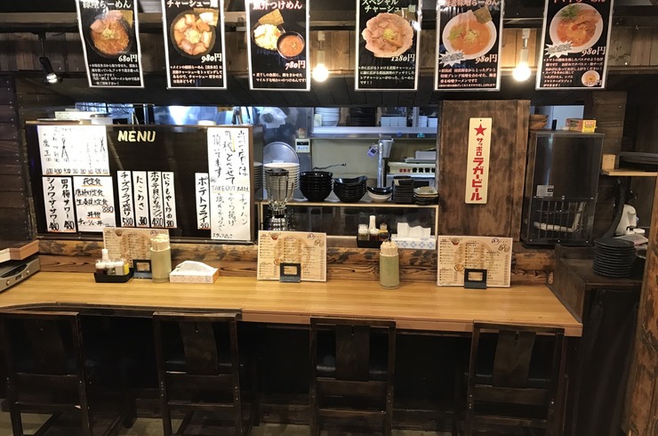 店内カウンター